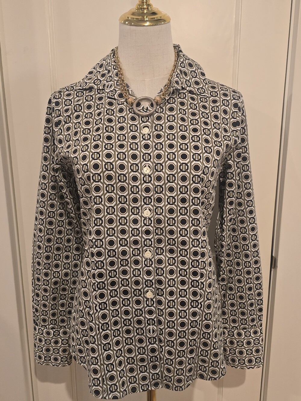 Women's Black & Tan Geometric Button-Down Shirt
